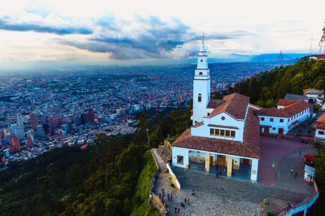 Cómo llegar al Cerro de Monserrate en Bogotá y qué hacer