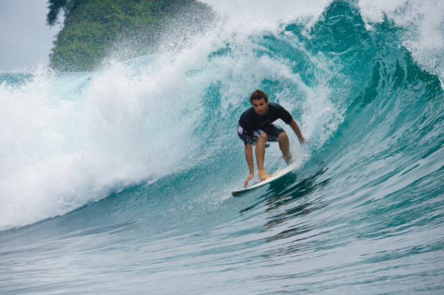 Mejores destinos y playas para practicar surf en Colombia