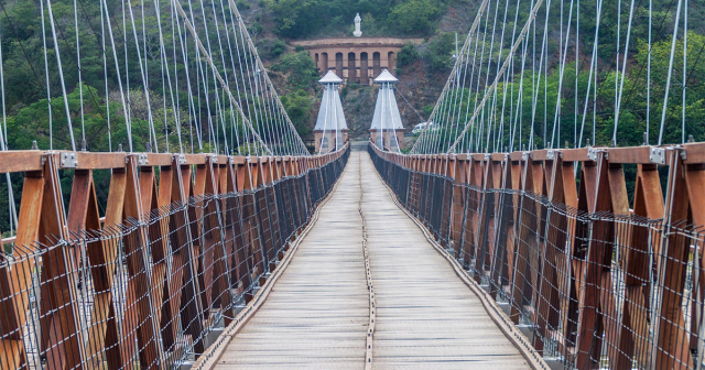 Monumentos Nacionales - Puente de Occidente