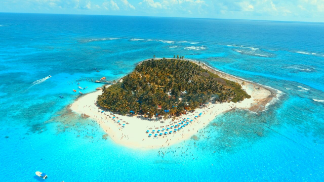 Travel with mom in Colombia - San Andres