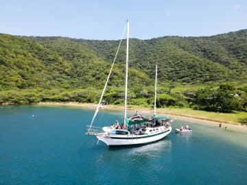 Bahía Concha in barca a vela