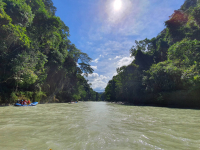 Rafting en el cañón del Río Güejar, cascadas, parrando llanero