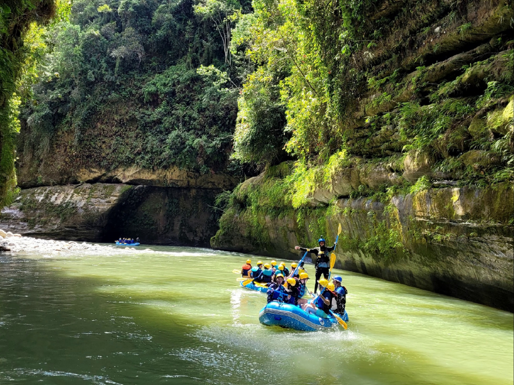 Raftin en el Río Güejar, tour entre la Amazonía y la Orinoquía colombiana