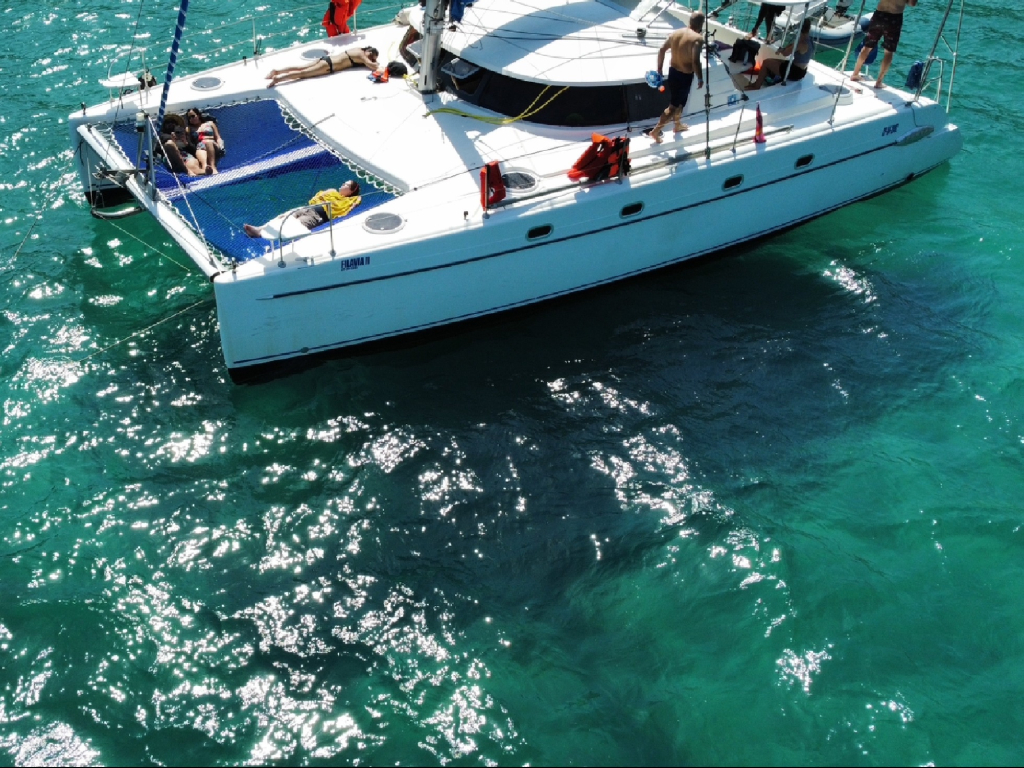 Tour Bahía Concha a bordo de un Catamarán 