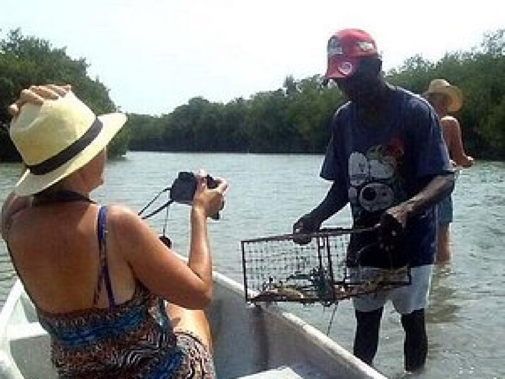 Tour de pêche artisanale avec les autochtones