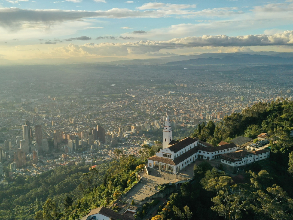 Tour a Monserrate