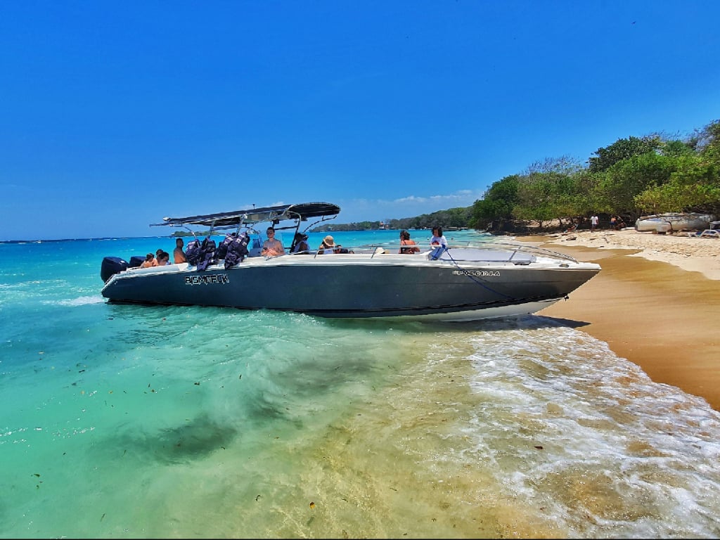 Tour 5 isole di Cartagena in barca sportiva