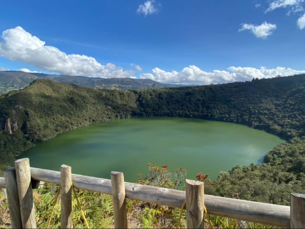 Laguna de Guatavita desde Bogotá